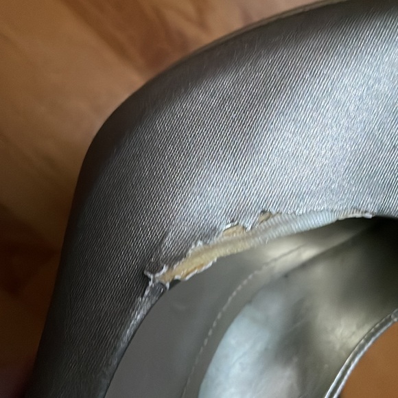 Peep toe, champagne stilettos - Picture 10 of 11